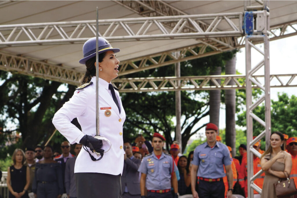 Primeira mulher a comandar o Corpo de Bombeiros de Minas fala de desafios e avanços 2 Coronel Jordana, primeira mulher a comandar o CBMMG