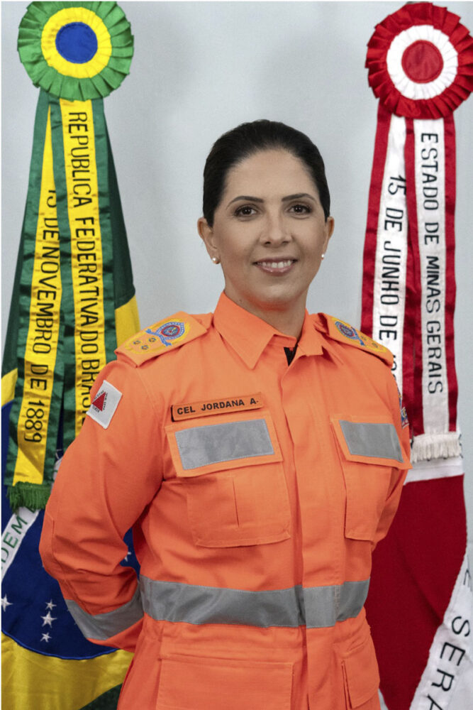 Primeira mulher a comandar o Corpo de Bombeiros de Minas fala de desafios e avanços 1 coronel Jordana, primeira mulher a assumir o comando do CBMMG