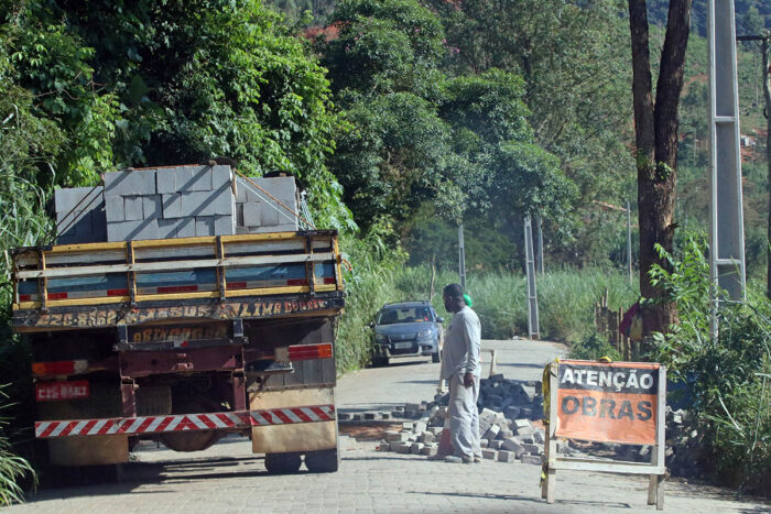 Iniciadas há mais de 2 anos, obras na estrada de Ibitipoca ainda não foram concluídas