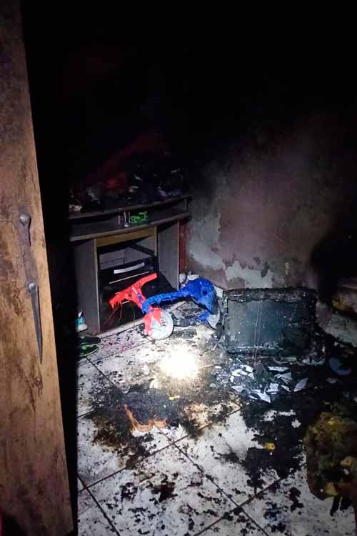 Mulher é suspeita de iniciar incêndio durante atrito familiar 2 incendio miguel marinho foto bombeiros