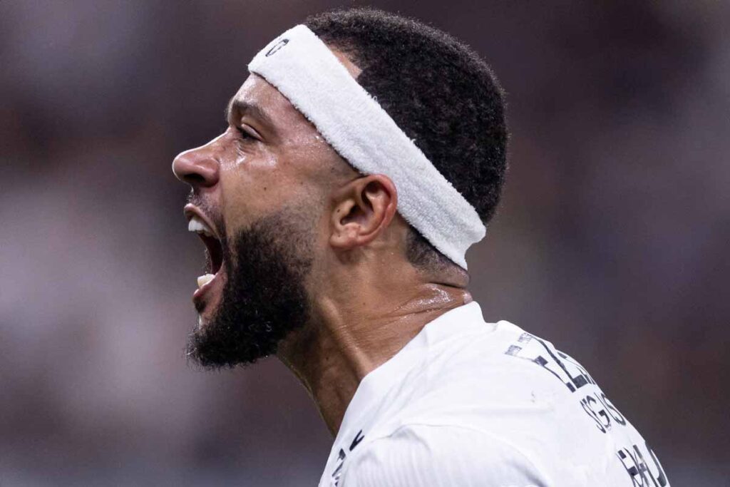 Memphis Depay já sabe quando vai voltar a jogar pelo Corinthians
