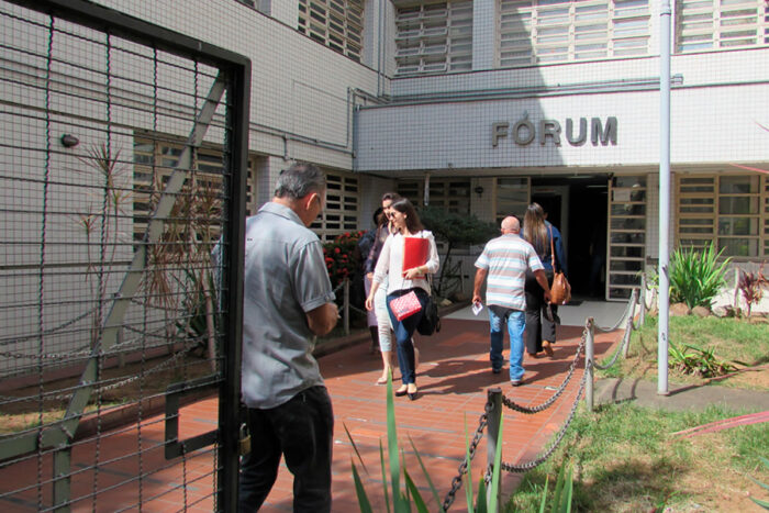 Justiça condena shopping a indenizar homem vítima de abordagem 'abusiva' 1 Shopping de Governador Valadares é condenado