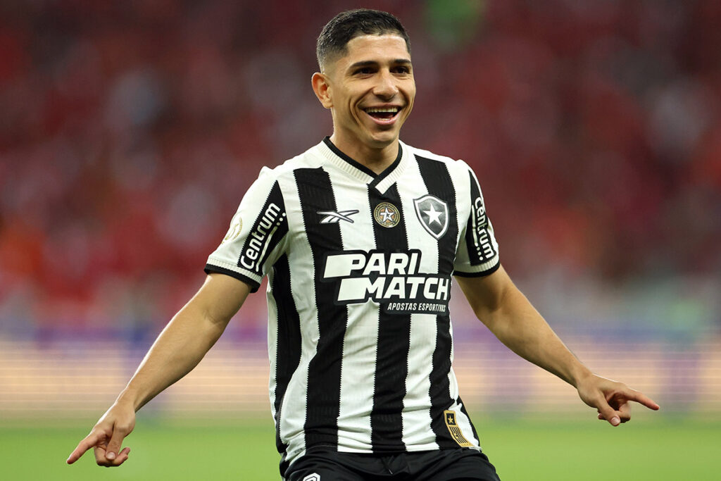 Botafogo define renovação de contrato com atacante Savarino até junho de 2028 Botafogo x Sport