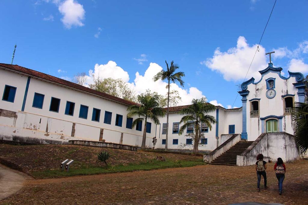 UFOP seleciona professor substituto para o departamento de História 1 ufop seleciona professor mg