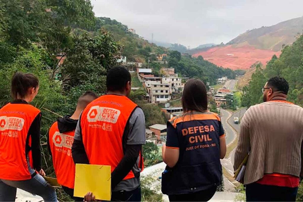 'Reconstruindo Lares' seleciona profissionais para projetos de recuperação de moradias em Juiz de Fora