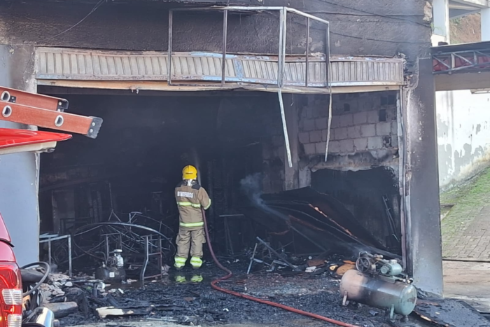 Incêndio atinge fábrica de estofados no Dom Bosco 1 Foto Divulgacao 4
