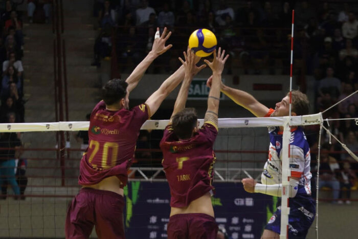 JF Vôlei perde para o Monte Carmelo no tie-break e é vice-campeão da Superliga B 4 JF VOLEI LEONARDO COSTA 04 editada