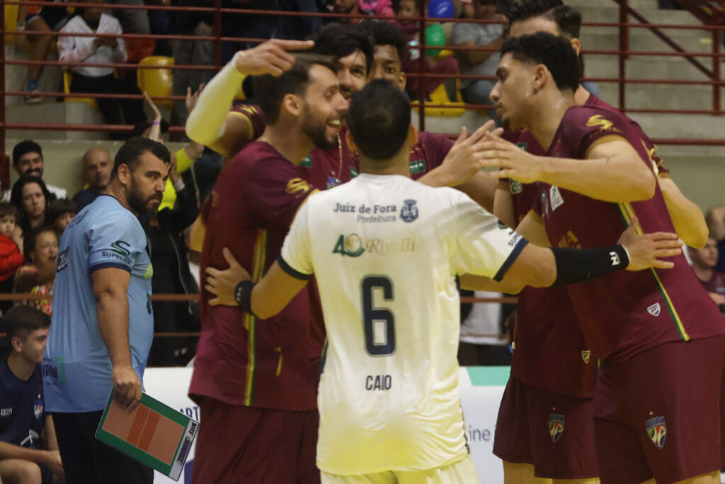 'Muita água para rolar', diz técnico do JF Vôlei após vice da Superliga B 3 JF Vôlei x Monte Carmelo: Veja imagens da final da Superliga B