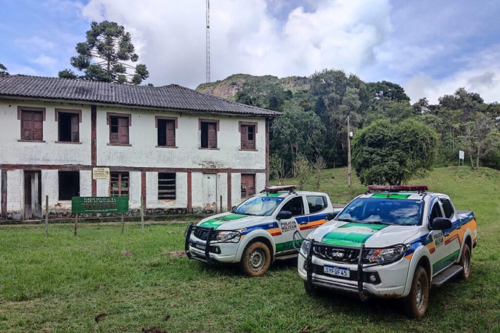 Polícia prende jovem por condução de motocicleta sem identificação 2 Motocicleta sem identificação é apreendida na zona rural de Araponga