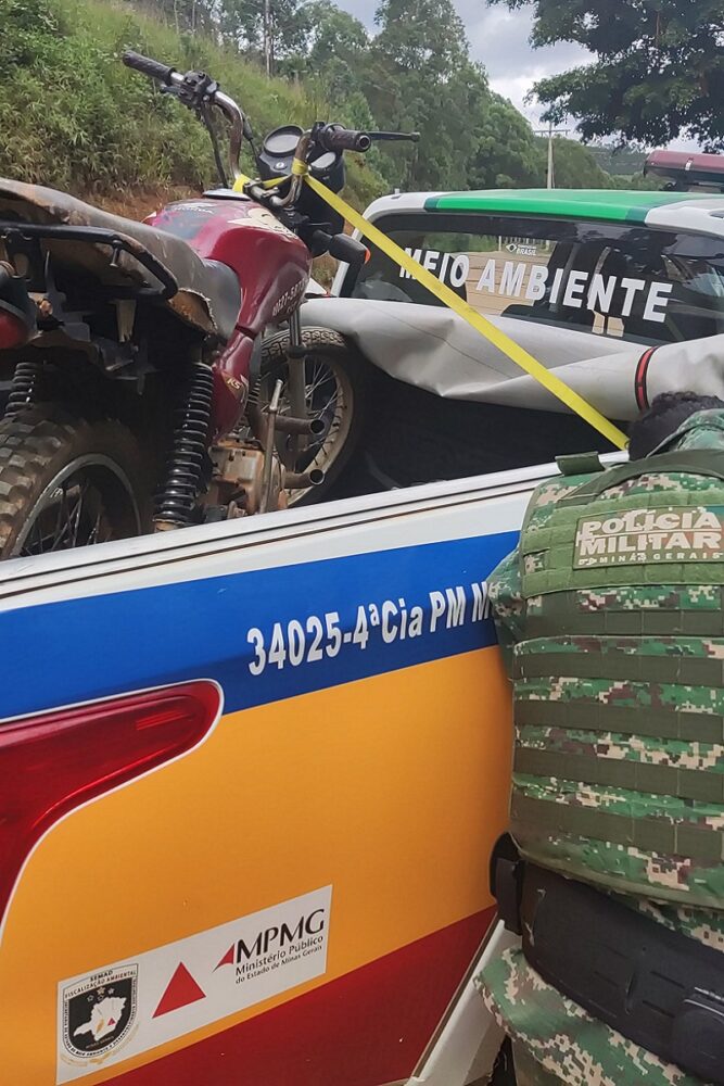 Motocicleta sem identificação é apreendida na zona rural de Araponga