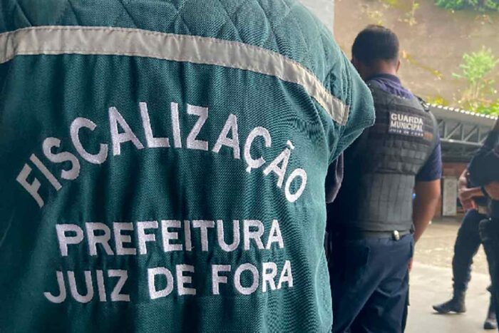 Operacao apreende mais de 1.300 produtos de comercio irregular no Centro