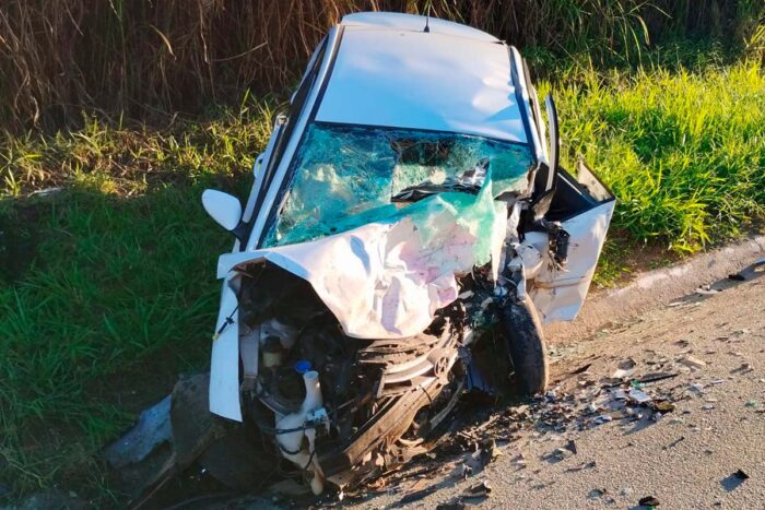 Acidente entre 4 veículos deixa vítimas fatais em Barbacena 1 Acidente entre 4 carros deixa vítimas fatais em Barbacena