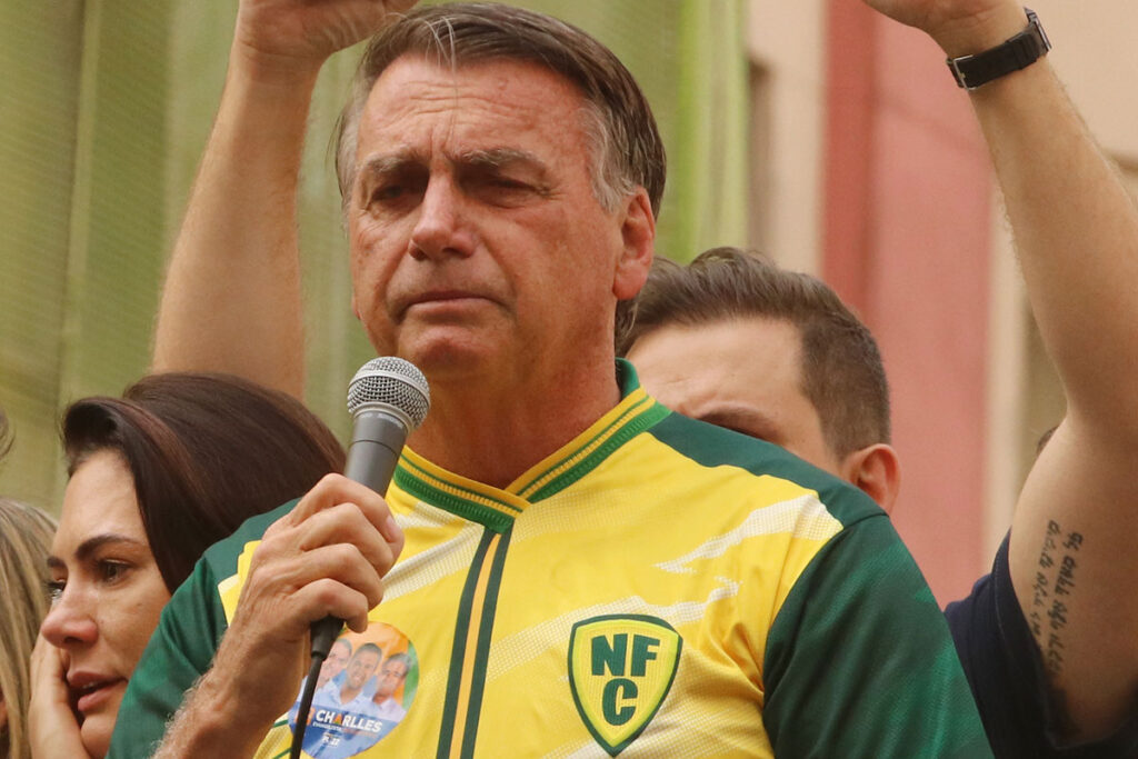 Bolsonaro sente dores abdominais e vai de helicóptero para hospital 1 Bolsonaro sente dores abdominais e vai de helicóptero para hospital