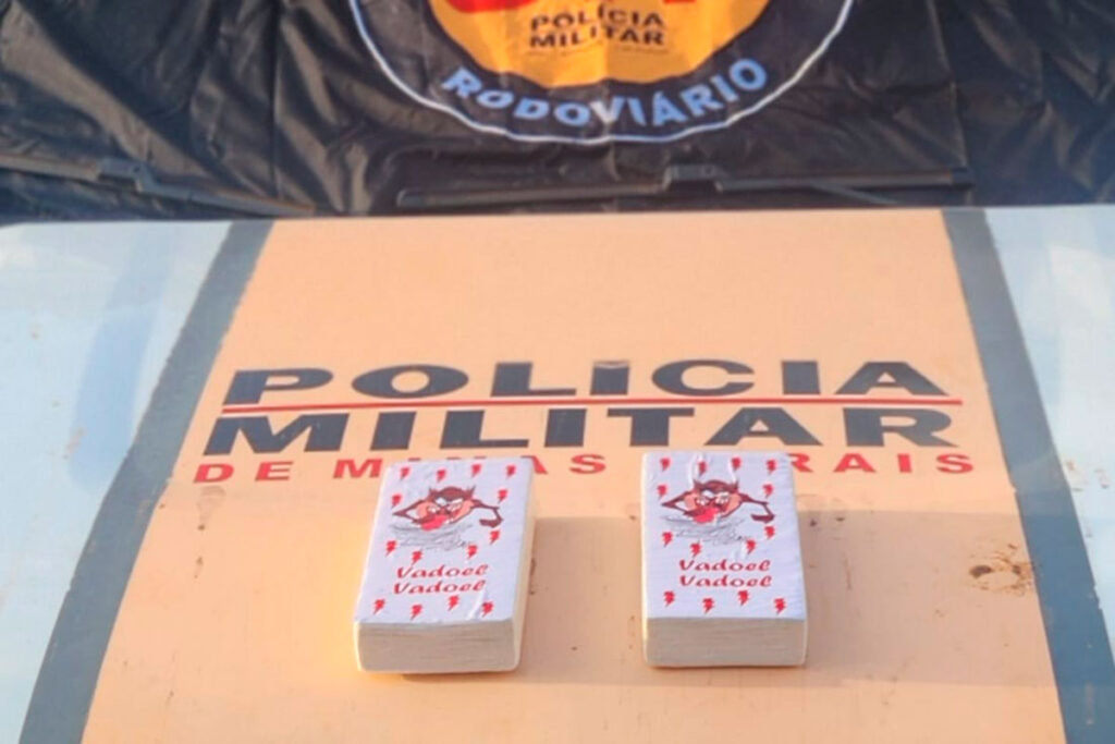 Passageira de Juiz de Fora é presa com pasta base de cocaína durante viagem para BH 1 Droga é apreendida pela PM em ônibus que saiu de Juiz de Fora na BR 040