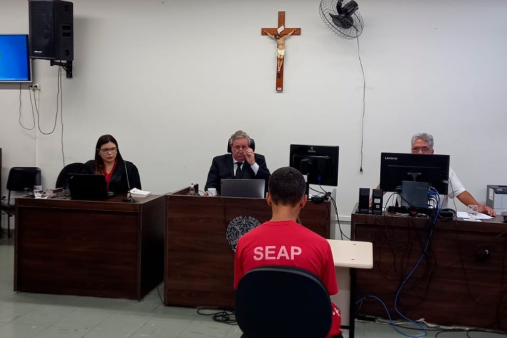 Após 18 horas de julgamento, Justiça condena três homens a até 40 anos de prisão por homicídio 1 julgamento TJMG