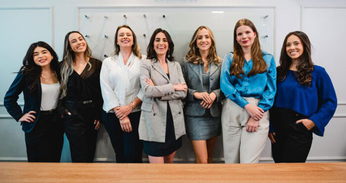 Coluna Cesar Romero – 13 de maio de 2025 3 Flavia Botti e Marta Mendes 120525 Giglia com corte 1