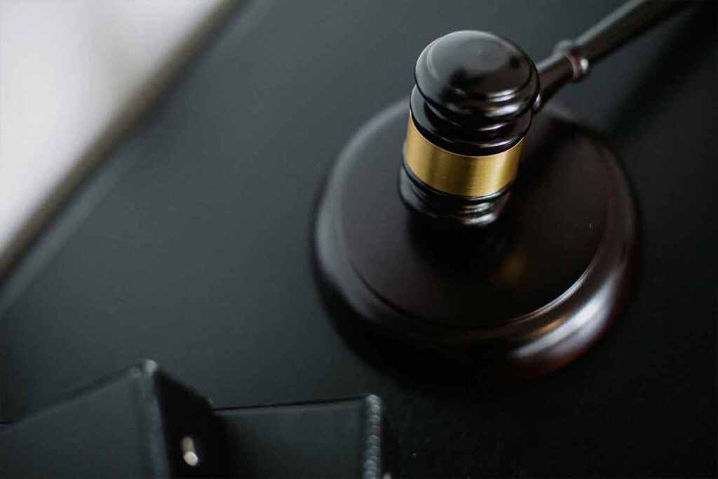 Prefeito e vice de Chácara têm mandatos cassados por abuso de poder