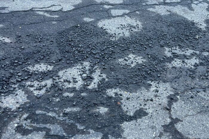 Trecho recém-asfaltado acumula resíduos e preocupa motoristas e pedestres no Estrela Sul 1 VU Trecho recem asfaltado acumula residuos e preocupa motoristas e pedestres no Estrela Sul