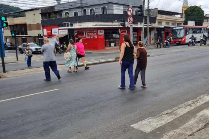 Faixa de pedestres apagada coloca pedestres em risco na Zona Norte 1 WhatsApp Image 2025 05 12 at 07.09.02 1