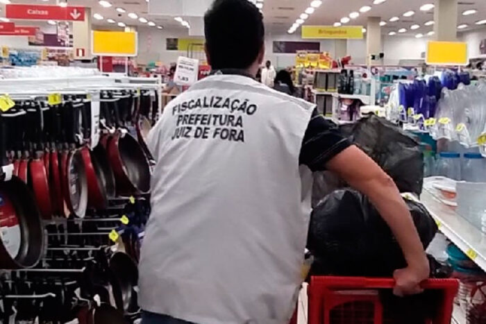 Mais de 500 alimentos impróprios são apreendidos nas Lojas Americanas em JF; multa pode passar R$ 14 milhões 1 americanas procon pjf