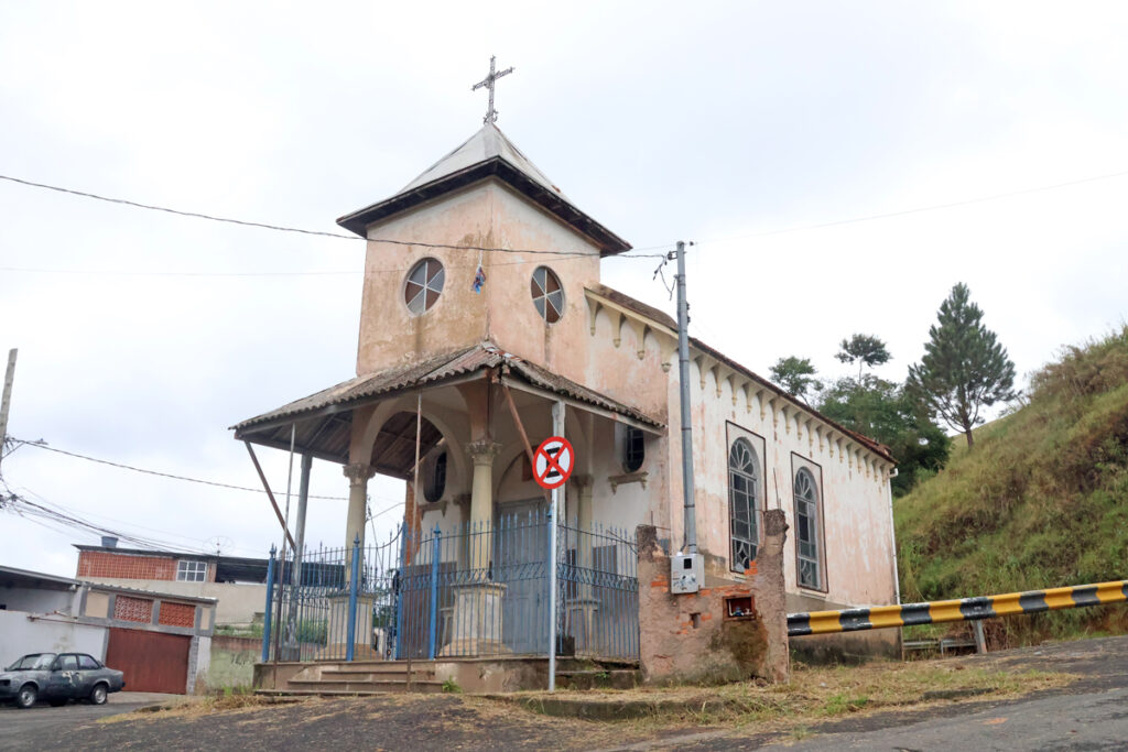 Moradores denunciam deterioração da Capela Santa Teresinha 6 capela