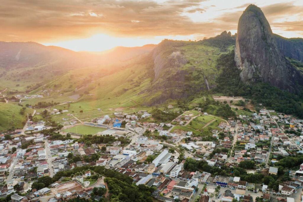Câmara de Itabirinha abre concurso com 5 vagas para níveis médio e superior. Salários chegam a R$ 6.200. Inscrições de 13 de julho a 11 de agosto.