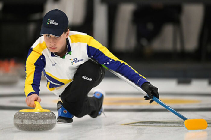 Juiz-forano disputa Mundial de duplas de curling com Seleção Brasileira