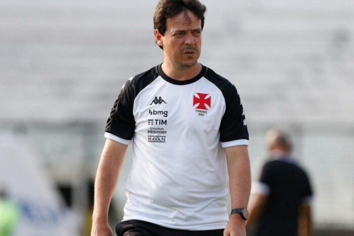 Fernando Diniz é anunciado oficialmente como novo treinador do Vasco 1 Fernando Diniz acerta retorno e é novo treinador do Vasco