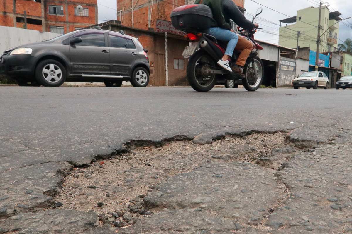 distrito-industrial-buracos-no-asfalto distrito-industrial-buracos-no-asfalto