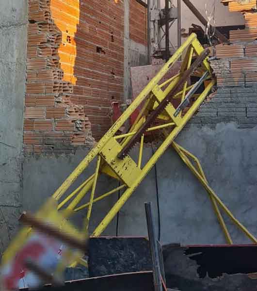 Elevador despenca em obra e deixa oito feridos em cidade mineira 1 elevador alfenas foto bombeiros 2
