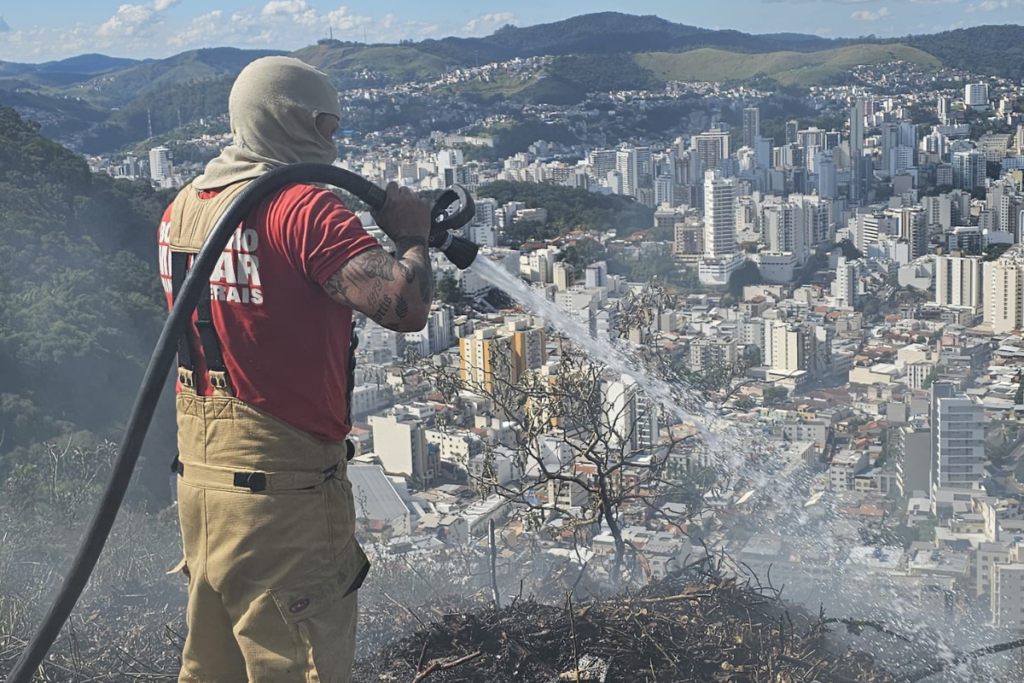 Fogo consome três hectares de vegetação próximo à UFJF 1 incendio ufjf
