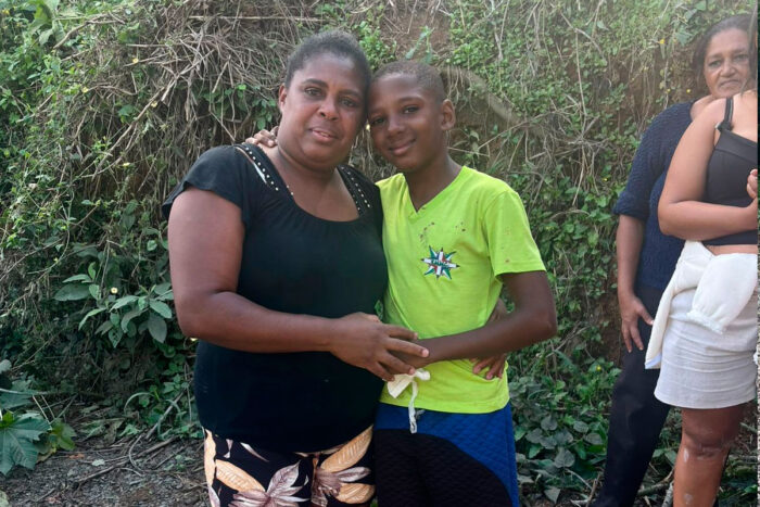 Micro-ônibus cai em barranco no Bairro Niterói, em Juiz de Fora; homem de 69 anos é vítima fatal 3 micro onibus maria edna e wendel foto pamela
