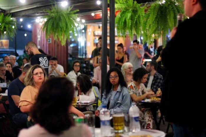 'Pint of Science' discute mudanças climáticas, desinformação e consumo acelerado 1 pint of science bar do luiz e experimental bar 150524 53725563474 o 1024x683 1