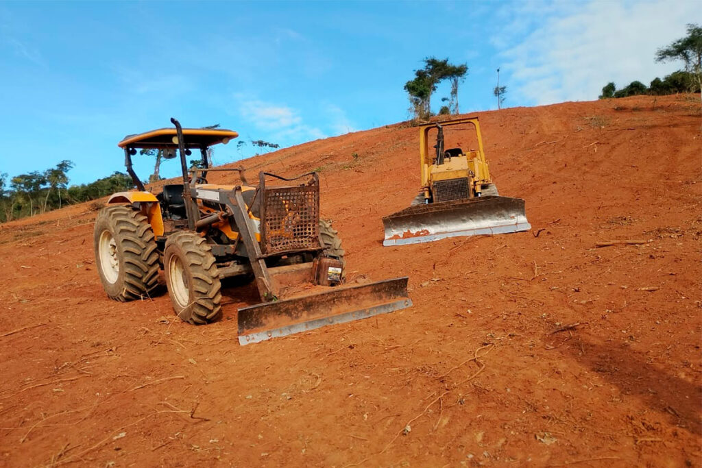 Trio é preso por desmatar área florestal equivalente a mais de 30 campos de futebol 2 DESMATAMENTO DE FLORESTA PMMA