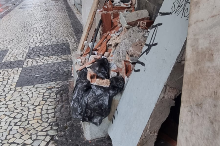Entulho atrapalha fluxo de pedestres na Floriano Peixoto 1 Design sem nome 1