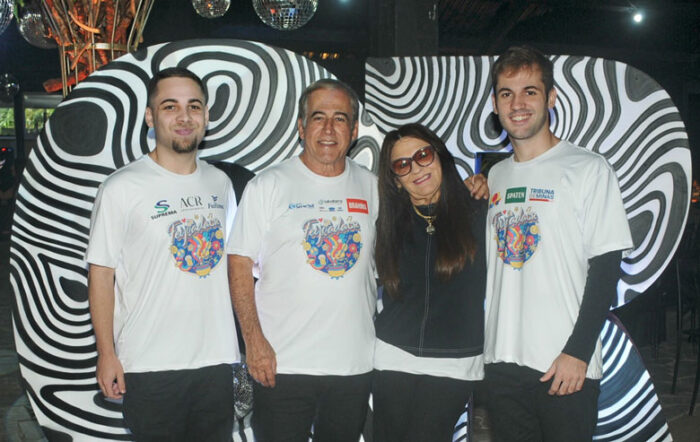 Coluna Cesar Romero – 27 e 28 de junho de 2025 3 Felipe Sampaio com os tios Ivair e Esmeralda Sampaio e primo Davi FOTO ANDREA OTTONI 1