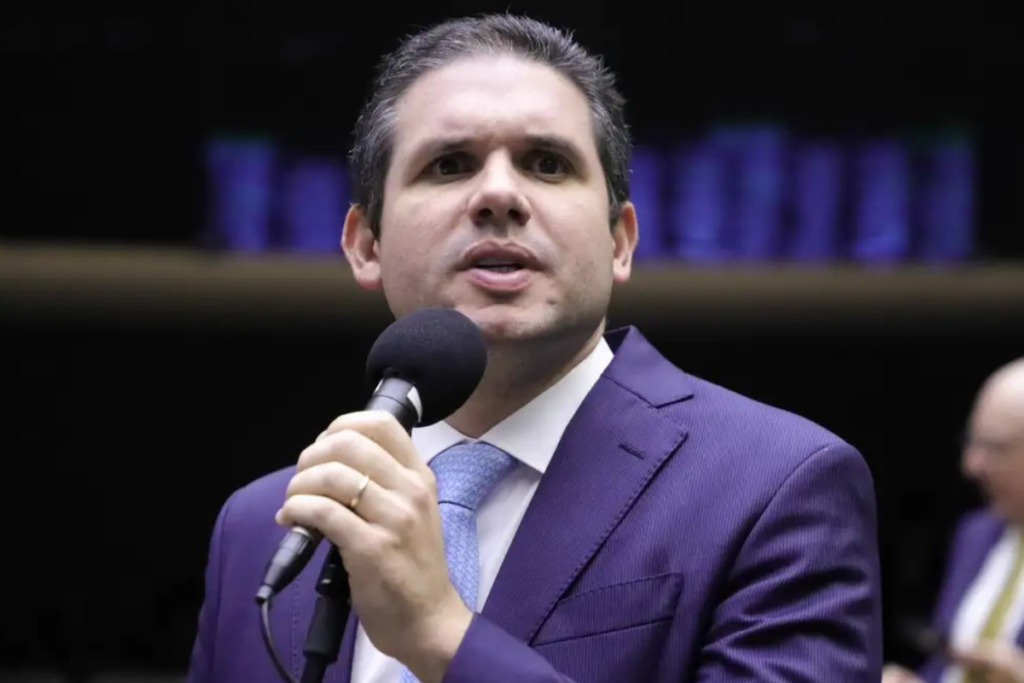 Divergências sobre alta do IOF cria tensão no governo 1 Hugo Motta