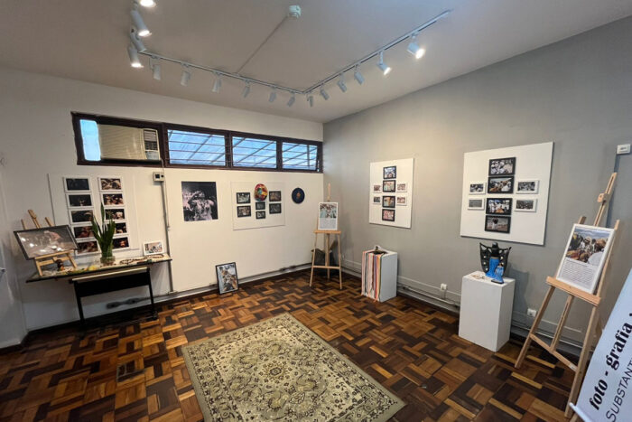 Exposição gratuita 'Foto-Grafia: substantivo feminino' aborda a força das mulheres em festas populares 1 WhatsApp Image 2025 06 27 at 16.13.01