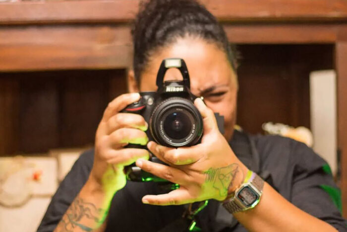 Exposição gratuita 'Foto-Grafia: substantivo feminino' aborda a força das mulheres em festas populares 3 WhatsApp Image 2025 06 27 at 16.19.30