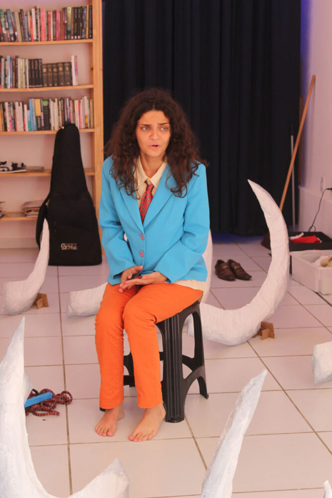 Espetáculo ‘À deriva’ tem apresentações inspiradas em Beckett no Teatro Paschoal Carlos Magno 2 à deriva