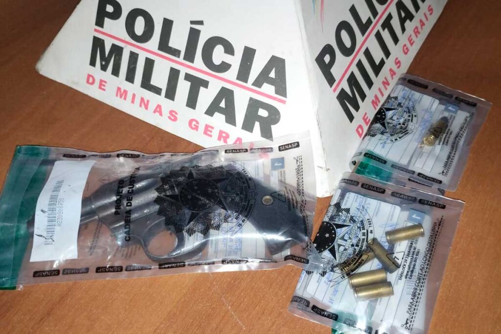 Homem é baleado em frente à porta de casa por dupla em bicicleta 1 armas santa cruz by divulgacao pm editada