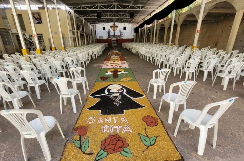 Paróquias celebram Corpus Christi com missas, procissões e tapetes 2 corpus christi tapetes santa rita bonfim foto leonardo costa