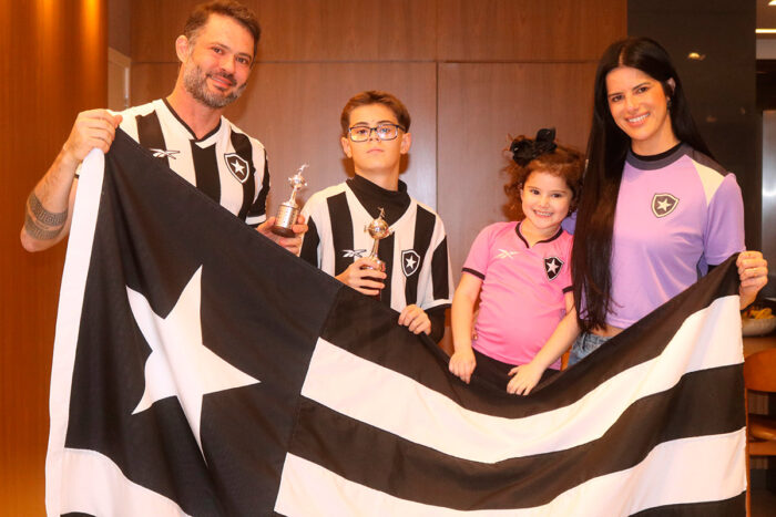 Família de Juiz de Fora viaja aos Estados Unidos para acompanhar o Botafogo no Mundial 1 Família de Juiz de Fora vive a expectativa de assistir aos jogos do Botafogo no Mundial nos Estados Unidos