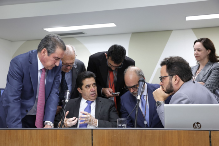 Isenção do IPVA sobre carros elétricos e híbridos fabricados em Minas é aprovada 1 Alteração em proposta que reduz alíquota do IPVA sobre carros elétricos e híbridos fabricados em Minas tem aval