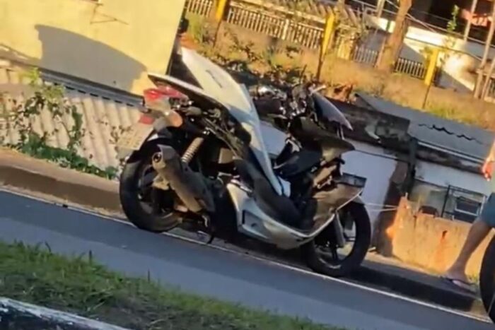 Motociclista morre após colidir com poste