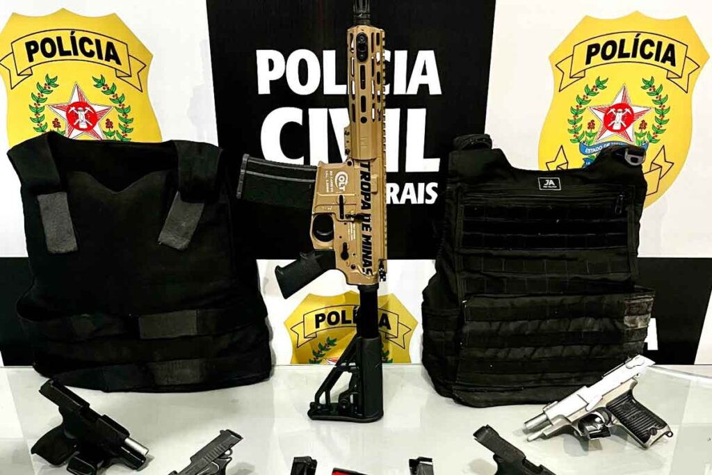 Presos com fuzil e pistolas: grupo criminoso suspeito de homicídios é desarticulado pela Polícia Civil 1 ocorrencia fuzil pcmg