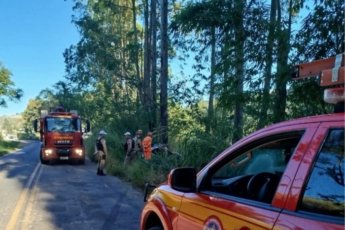 Mulher morre em acidente na Avenida Juiz de Fora