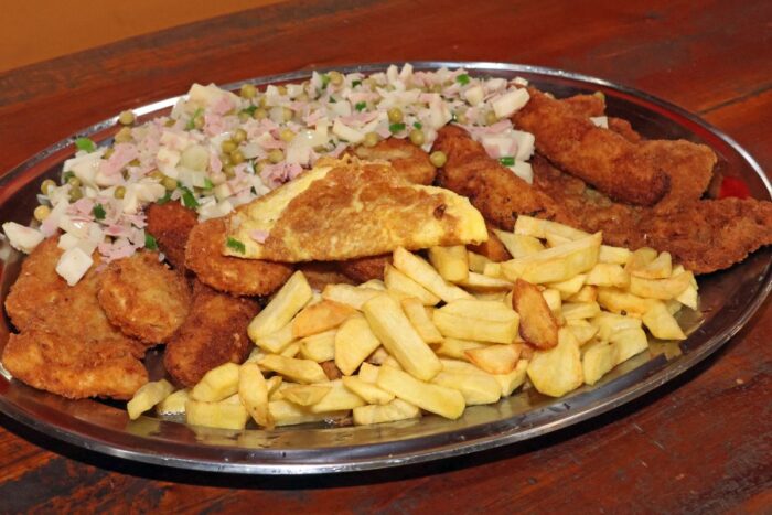 Aprenda a fazer o bife à cubana da Dona Miriam, cozinheira há mais de 40 anos