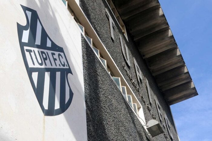 Eleição do Tupi é marcada; oposição contesta regras eleitorais na Justiça 1 uploads FELIPE COURI 17.03.25 05.45.02 SEDE TUPI F.C. FELIPE COURI 1