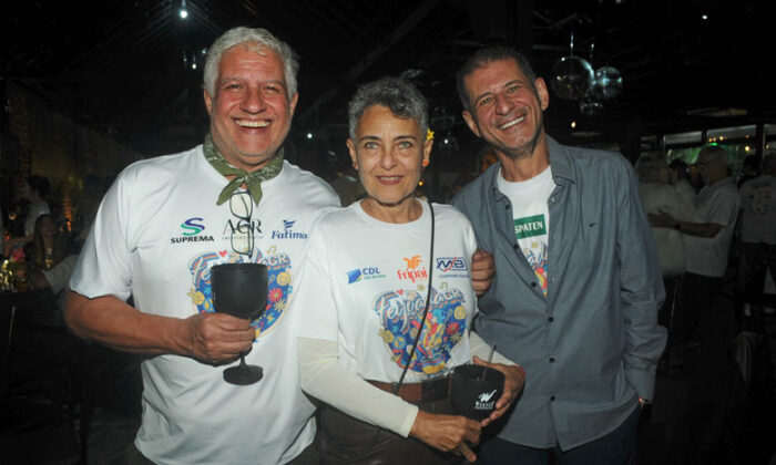Coluna Cesar Romero – 2 de julho de 2025 3 Celinho Vidal Salete Hallack e Eduardo Brigolini FOTO WOLMER MONTEIRO 2